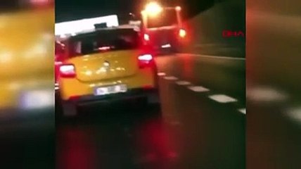 İstanbul'da Yolcu otobüsü alev aldı, sürücü yoluna devam etti