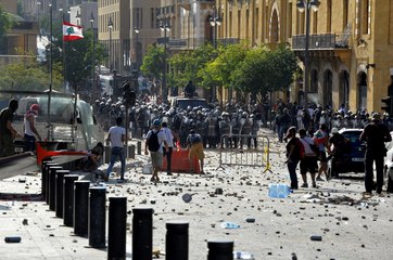 Bentrokan dengan Polisi, Ratusan Demonstran Lebanon Luka-luka
