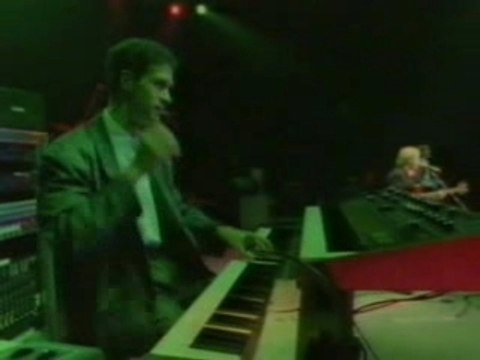 Bass Solo + Love Games - Level 42 (Mark King) - Live