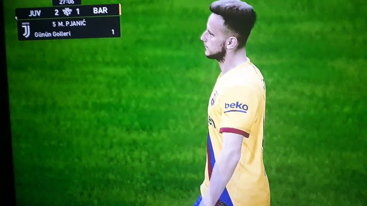 Miralem Pjanić Left-Footed Rocket Goal (Juventus FC - FC Barcelona PES 2020)