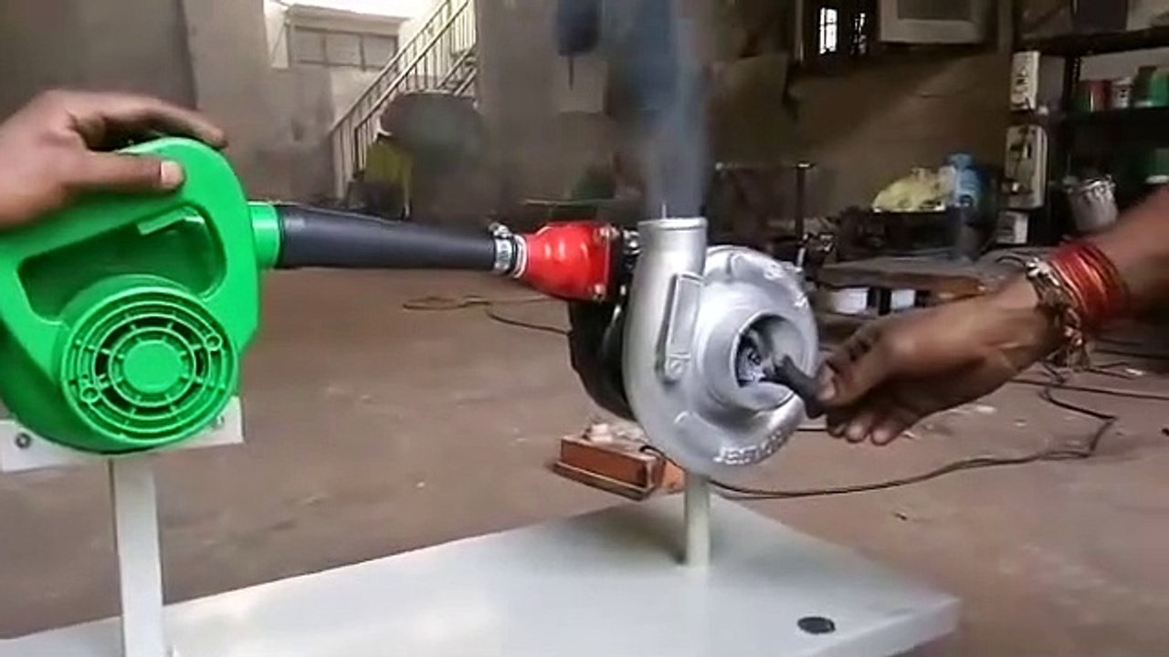 आपका दिमाग हिल जाएगा इस वीडियो को देखकर