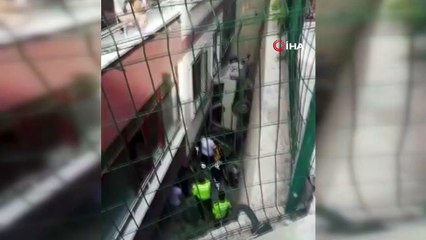 Duvarda asılı kalan araçta can pazarı