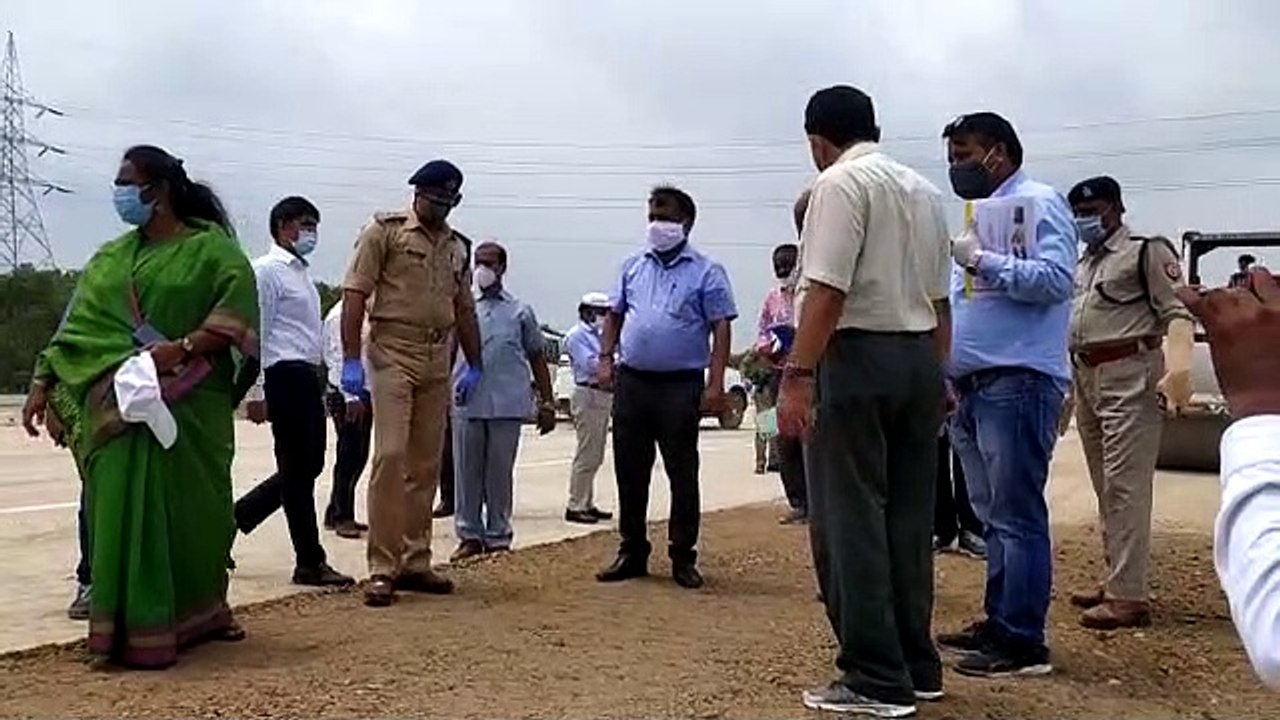 प्रमुख सचिव ने पूर्वांचल एक्सप्रेस वे के गुणवत्...