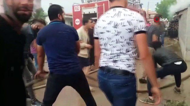 Binlerce peştamalin olduğu atölye alevlere teslim oldu