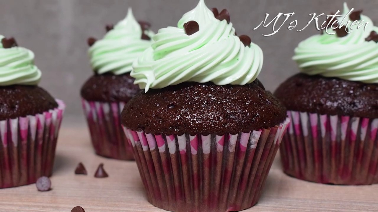 Chocolate Cupcakes without Oven | Chocolate cupcakes without butter | Mint Frosting Recipe