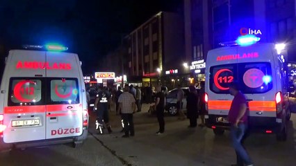 Düzce’de silahlı yaralama: 2 yaralı...Silahla yaralanan kadını hastaneye götürmek isteyen araç zincirleme kaza yaptı