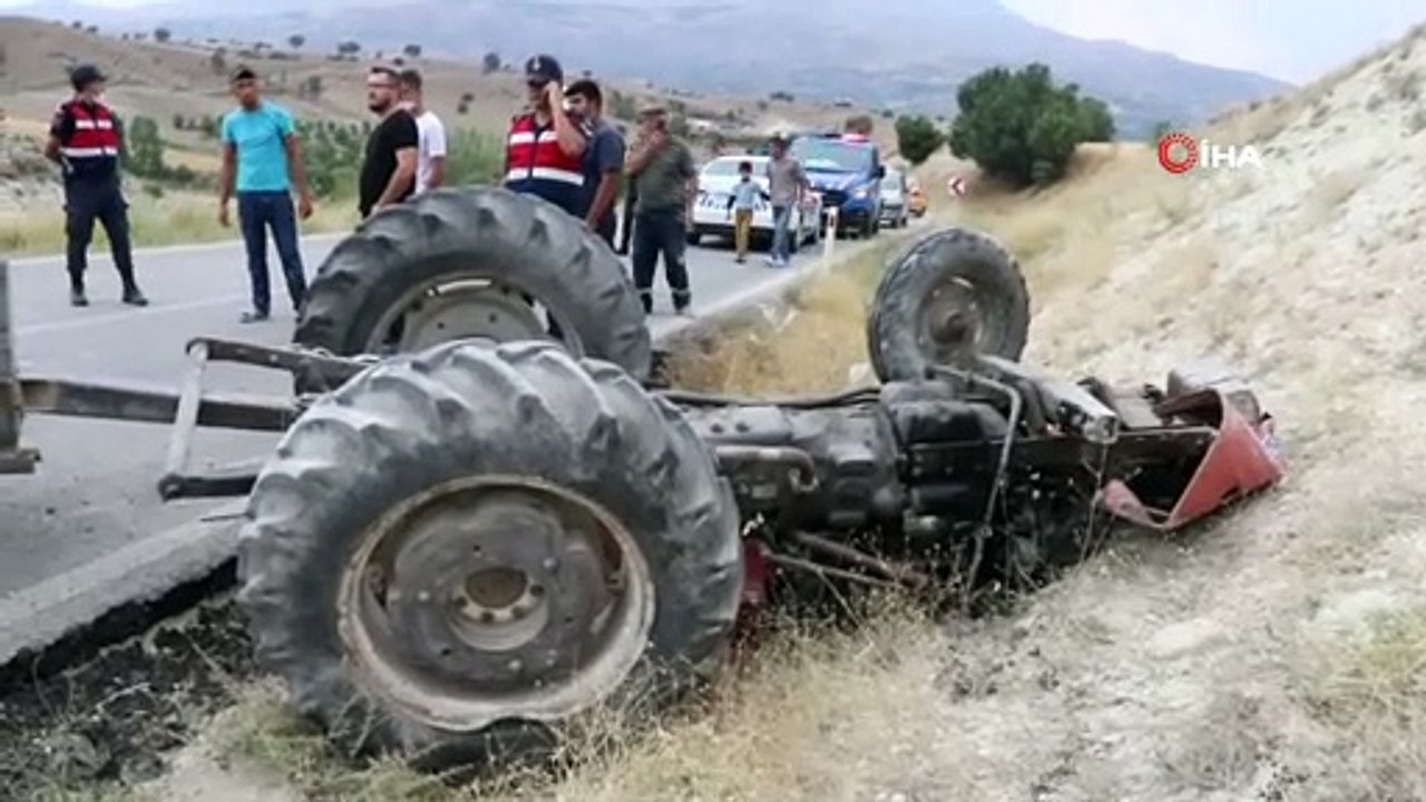 Traktör şarampole devrildi: 1'i çocuk 4 yaralı