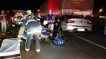 Скачать видео: Mulher morre em acidente de trânsito na BR-467, em Cascavel