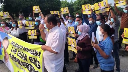 Lim Guan Eng’s graft case: Supporters gather outside the Butterworth courthouse
