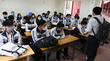 Nghệ An: Phát 150.000 khẩu trang cho thí sinh | VTC