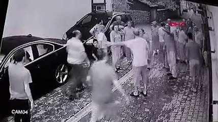 'Duman' kavgasında tekme ve yumruklar havada uçuştu!