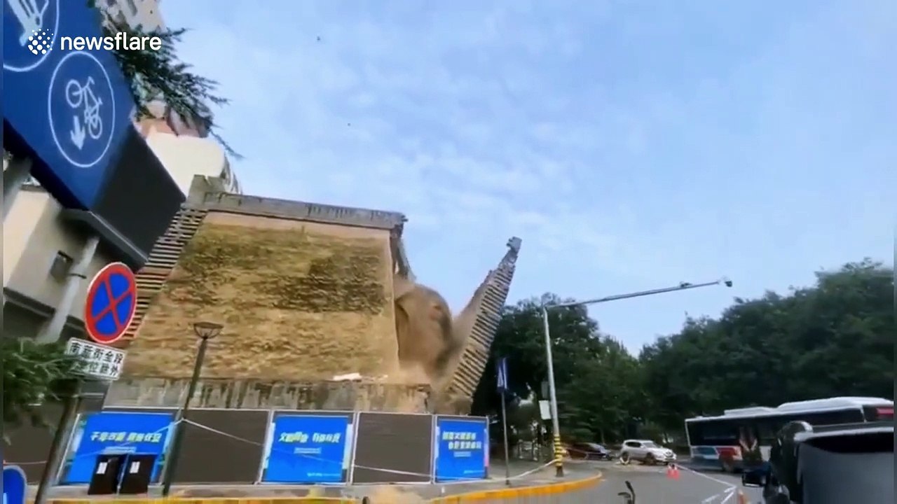 Protective wall of 600-year-old ancient building collapses, damaging vehicles in north China
