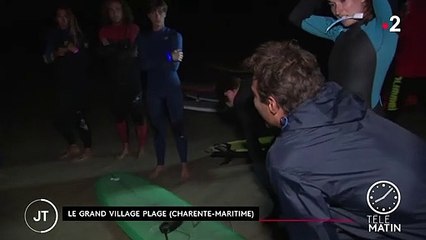 Surf : prendre les vagues pendant la nuit
