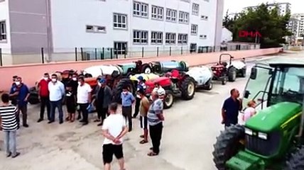 Kozan'da köylüler traktörlerle ilçeyi dezenfekte etti