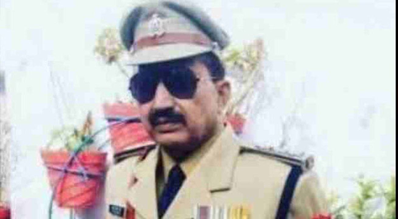 आजम खान के करीबी पूर्व सीओ आले हसन कोर्ट में सरेंडर करने पहुंचे, पुलिस ने किया गिरफ्तार