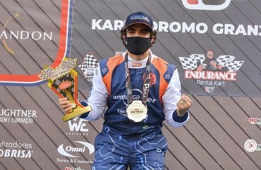 Caio Castro ganha campeonato de kart e recebe declaração de Grazi: 'Meu campeão'