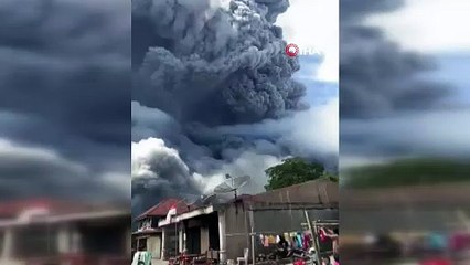 Endonezya'daki Sinabung Yanardağı bir haftada 3. kez patladı