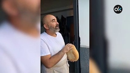 Un panadero de Punta Umbría despierta a unos jóvenes que se habían quedado dormidos en la playa
