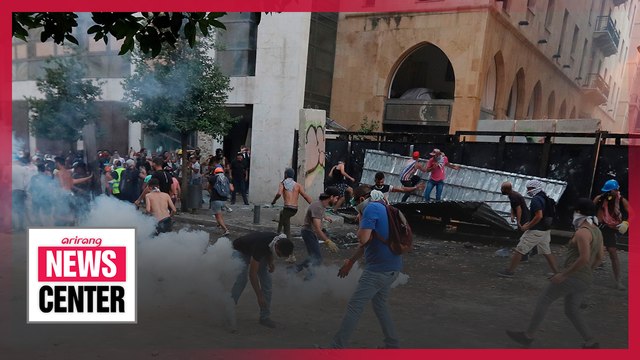 Angry Lebanese citizens protest at parliament