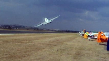 TAP Airbus A310 Low Pass Turn - Portugal Airshow 2007, Evora