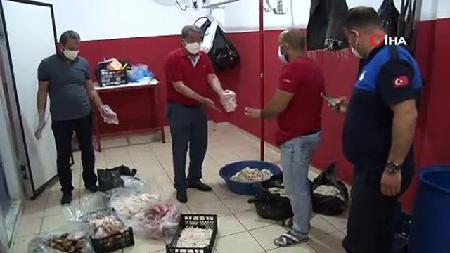 Adana’da yüzlerce kilo kokmuş et ve sakatat ele geçirildi