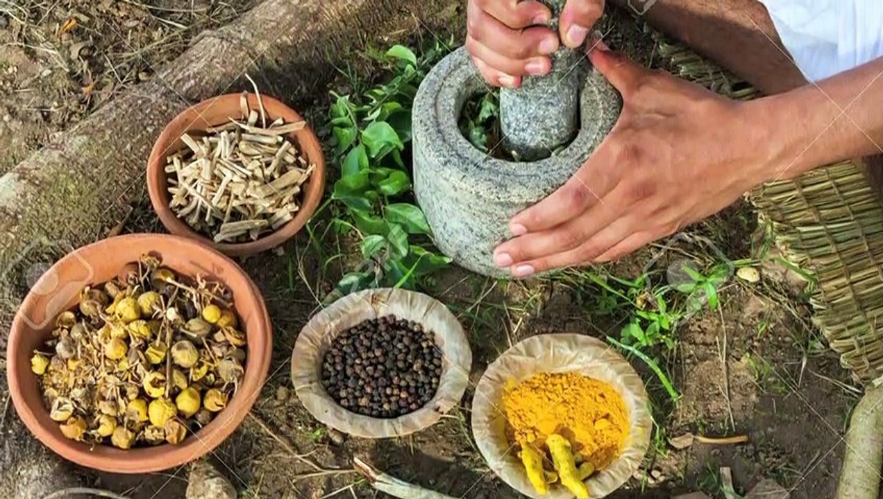 बाल को टूटने व सफ़ेद होने से बचाने के लिए - आम आदमी  का - आयुर्वेदिक - घरेलु - हिंदुस्तानी - आसान व सस्ता इलाज