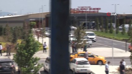 Pandemi hastanesinin önünde Covid-19 test kuyruğu