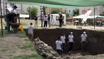 - Bilecik'te Neolitik döneme ait izler