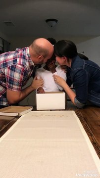 Avec ce cadeau, cette petite fille a eu la surprise de sa vie en étant adoptée