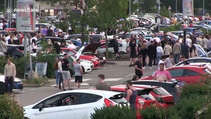 Hundreds of car enthusiasts descend upon UK retail park despite coronavirus warnings