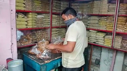 জন্মাষ্টমী স্পেশাল: লাড্ডুর দোকানে ক্রেতাদের ঢল