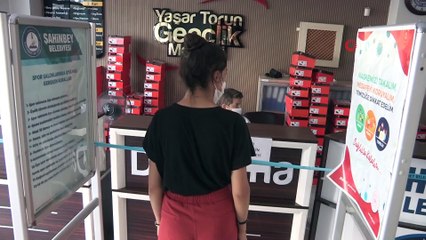 Şahinbey'den 150 bin öğrenciye 150 bin adet spor ayakkabı