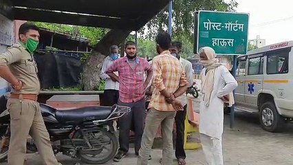 घरेलू कलह और पिटाई से क्षुब्ध महिला अपने दो बच्चों के साथ तालाब में कूदी