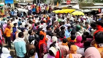 महिला की मौत को लेकर गुस्साए लोगों ने किया ईशानगर थाने पर पथराव