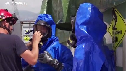 Una unidad especial de la Seguridad Civil francesa trabaja para asegurar los materiales almacenados