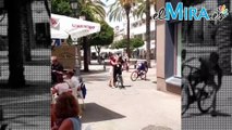 Una joven golpea a un chico en plena calle de Jerez: 