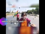 Mujer desaforada increpa a altas autoridades del Gobierno boliviano