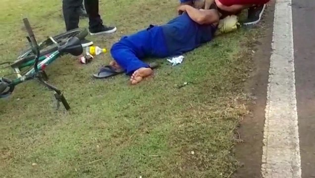 Ciclista sofre queda na marginal da BR-277 e assusta motoristas