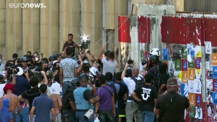 Правительство Ливана ушло в отставку на фоне протестов