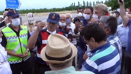 Ölümlü kazanın ardından mahalle sakinlerinden alt geçit eylemi