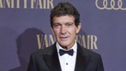 Antonio Banderas Reveals COVID-19 Diagnosis, Director Garth Davis to Direct 'Tron' Sequel & More THR News