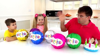 Diana and Roma Play with Colored Surprises