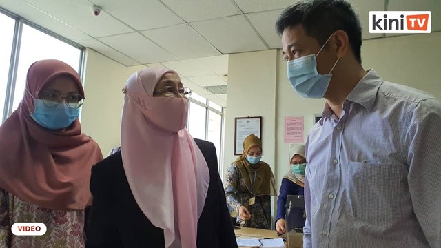 Wan Azizah and Nurul at court to support Betty Chew