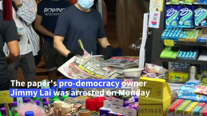 Defying China, Hong Kongers rush to buy pro-democracy newspaper