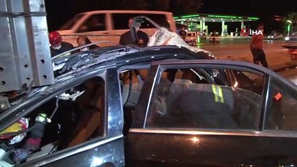 Otomobil tırın altına girdi: 2 yaralı