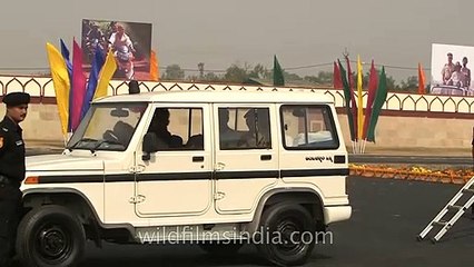 Sniffer dogs jump over bus to show their skills in India