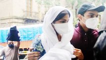 Sushant Case: Rhea Chakraborty और उनके भाई का फोन और लैपटॉप हुआ जब्त | FilmiBeat