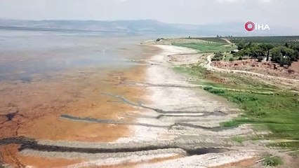 Kaynakları baraj yapılan Marmara Gölü kuruyor, derinlik 50 santime kadar indi