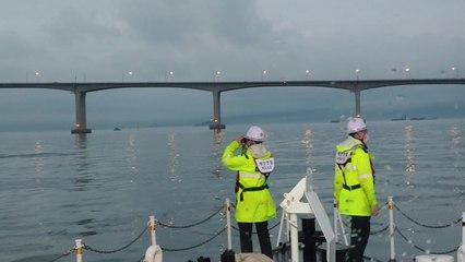 인천대교 갓길에 운전자 없는 차량 발견...해경, 이틀째 실종자 수색 중 / YTN