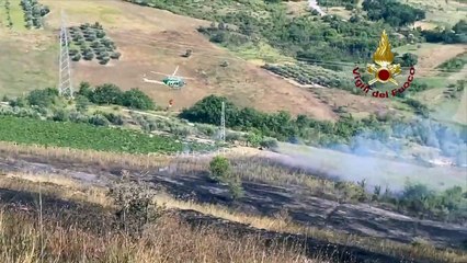 Scafa (PE) - Incendio di sterpaglie a Colle del Duca (11.08.20)